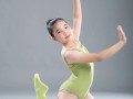 十岁女孩学舞，哪种最适合身心发展？