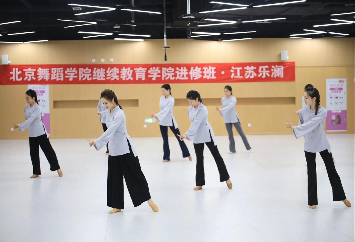 北京舞蹈学院音乐剧培训如何提升专业能力?-第1张图片-泰美艺术培训 北京舞蹈学院音乐剧培训如何提升专业能力?-第1张图片-泰美艺术培训