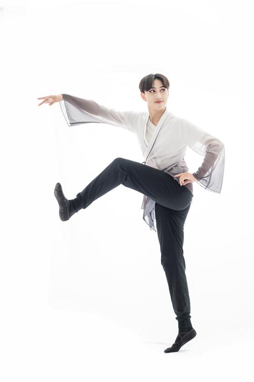 男生艺考舞蹈可选哪些舞种?-第2张图片-泰美艺术培训 男生艺考舞蹈可选哪些舞种?-第2张图片-泰美艺术培训