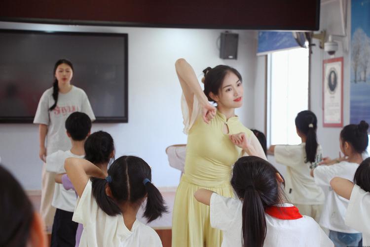 朝阳市师专幼师专业舞蹈-第1张图片-泰美艺术培训 朝阳市师专幼师专业舞蹈-第1张图片-泰美艺术培训