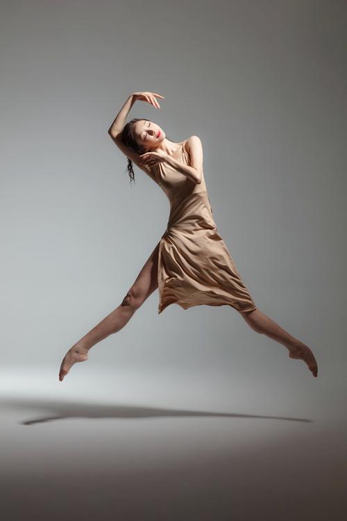 适合中年人跳的舞蹈女生-第2张图片-泰美艺术培训 适合中年人跳的舞蹈女生-第2张图片-泰美艺术培训