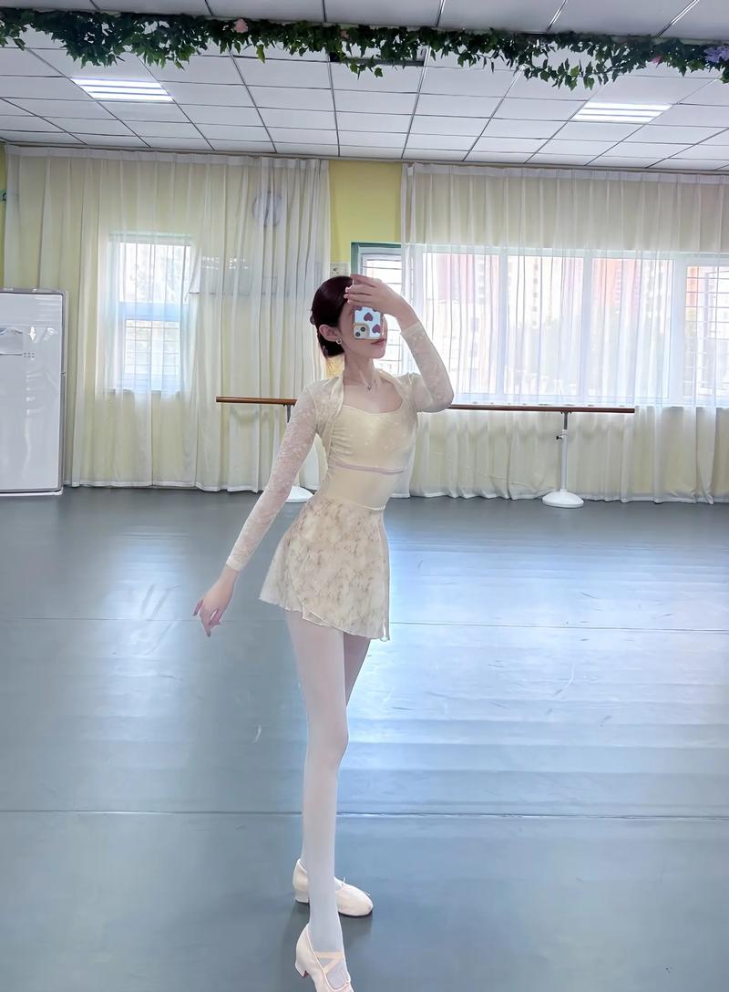 海南师范大学舞蹈教师有何特色?-第1张图片-泰美艺术培训 海南师范大学舞蹈教师有何特色?-第1张图片-泰美艺术培训