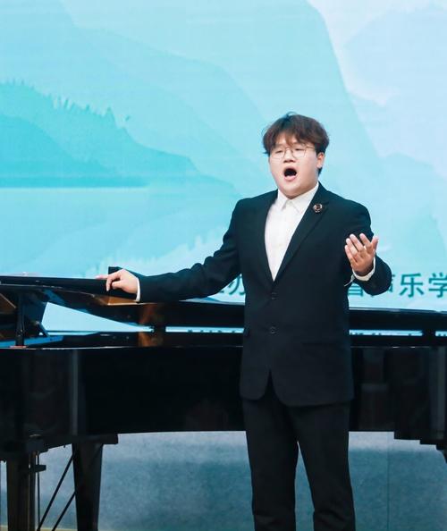 2025艺考声乐男生如何突破竞争瓶颈?-第1张图片-泰美艺术培训 2025艺考声乐男生如何突破竞争瓶颈?-第1张图片-泰美艺术培训