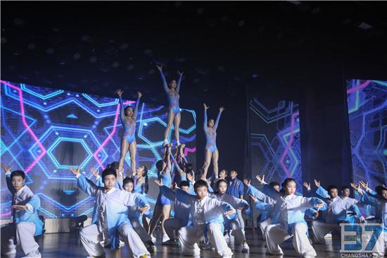 长郡中学舞蹈比赛表现如何？-第3张图片-泰美艺术培训