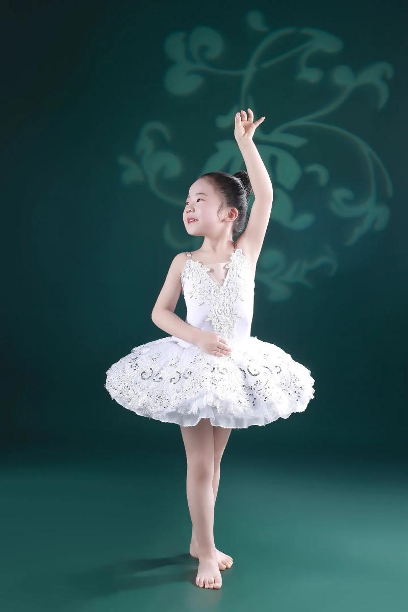 小女孩跳什么舞最能提升气质？-第3张图片-泰美艺术培训