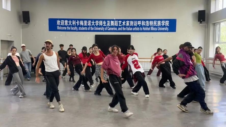 湖北民大是否有舞蹈社团？-第1张图片-泰美艺术培训