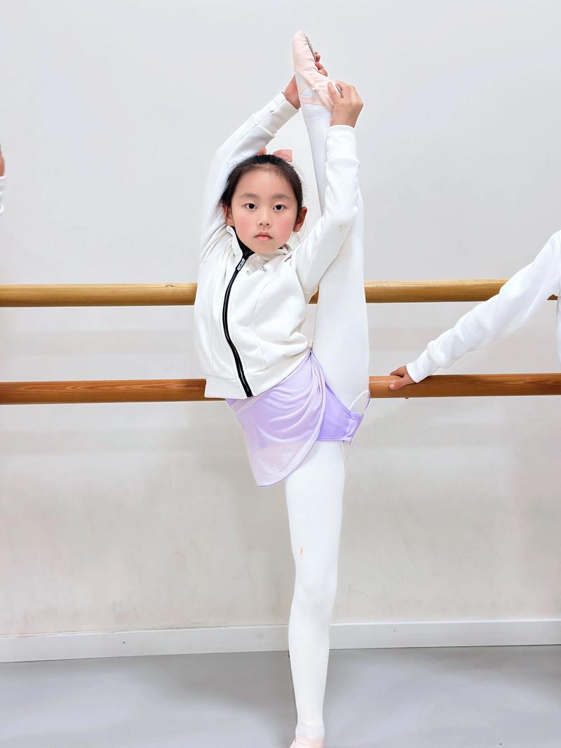 孩子学舞蹈，该从几岁开始学？-第1张图片-泰美艺术培训