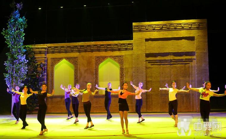 新疆艺术学院舞蹈表演聂的亮点是什么？-第2张图片-泰美艺术培训