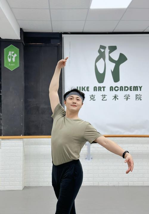 南艺舞蹈学院编导系教师有何教学特色？-第1张图片-泰美艺术培训