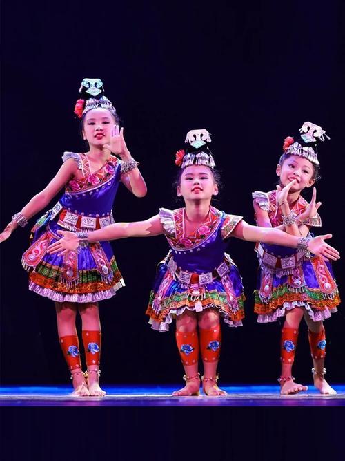 小学生西南民族舞蹈名字-第1张图片-泰美艺术培训