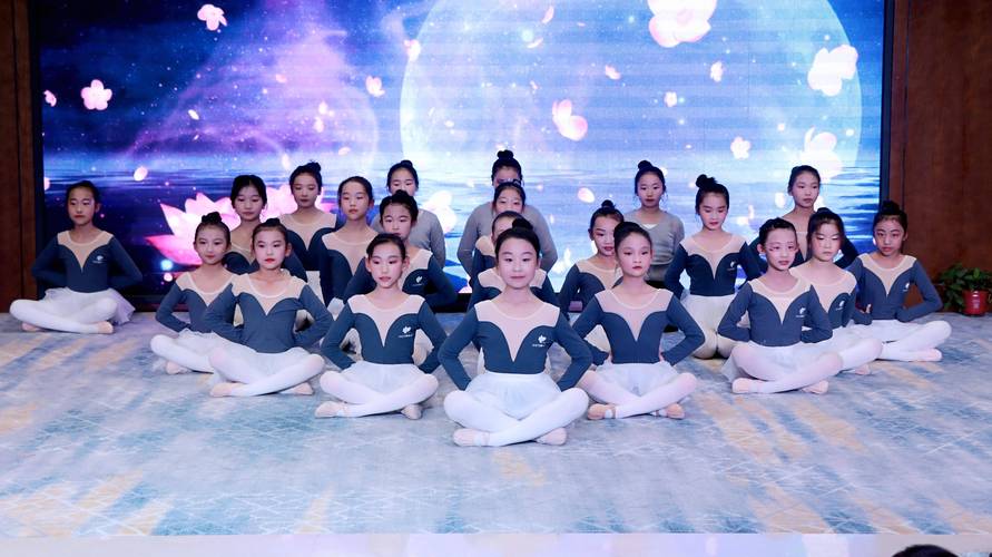 播表演专业学什么舞蹈最合适？-第3张图片-泰美艺术培训