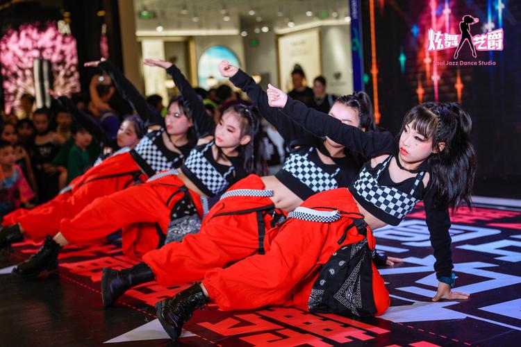 2025最火舞蹈是哪支？榜单TOP1是谁？-第2张图片-泰美艺术培训