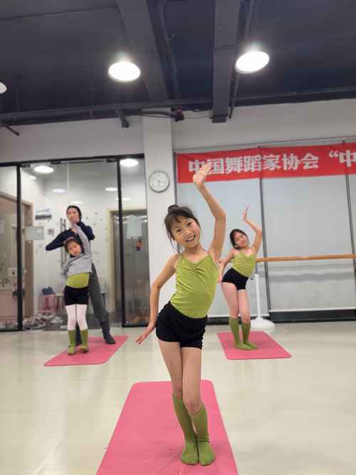 中国每年有多少学生学舞蹈？-第1张图片-泰美艺术培训