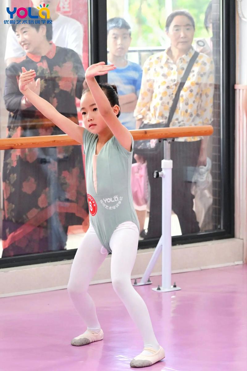 孩子学舞考级,到底几岁开始最合适?-第3张图片-泰美艺术培训 孩子学舞考级,到底几岁开始最合适?-第3张图片-泰美艺术培训