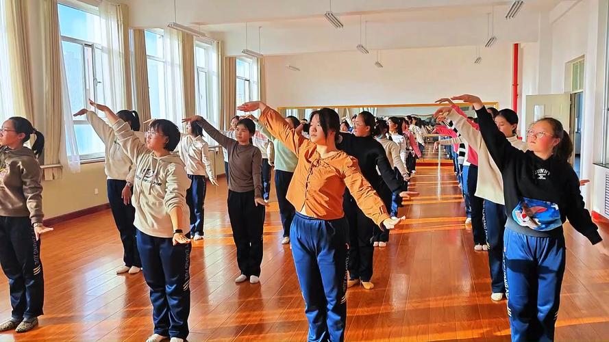 上饶师范学院舞蹈学体育有何特色与优势?-第3张图片-泰美艺术培训 上饶师范学院舞蹈学体育有何特色与优势?-第3张图片-泰美艺术培训