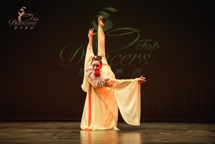 个子矮艺考生跳什么剧目舞更出彩？-第1张图片-泰美艺术培训