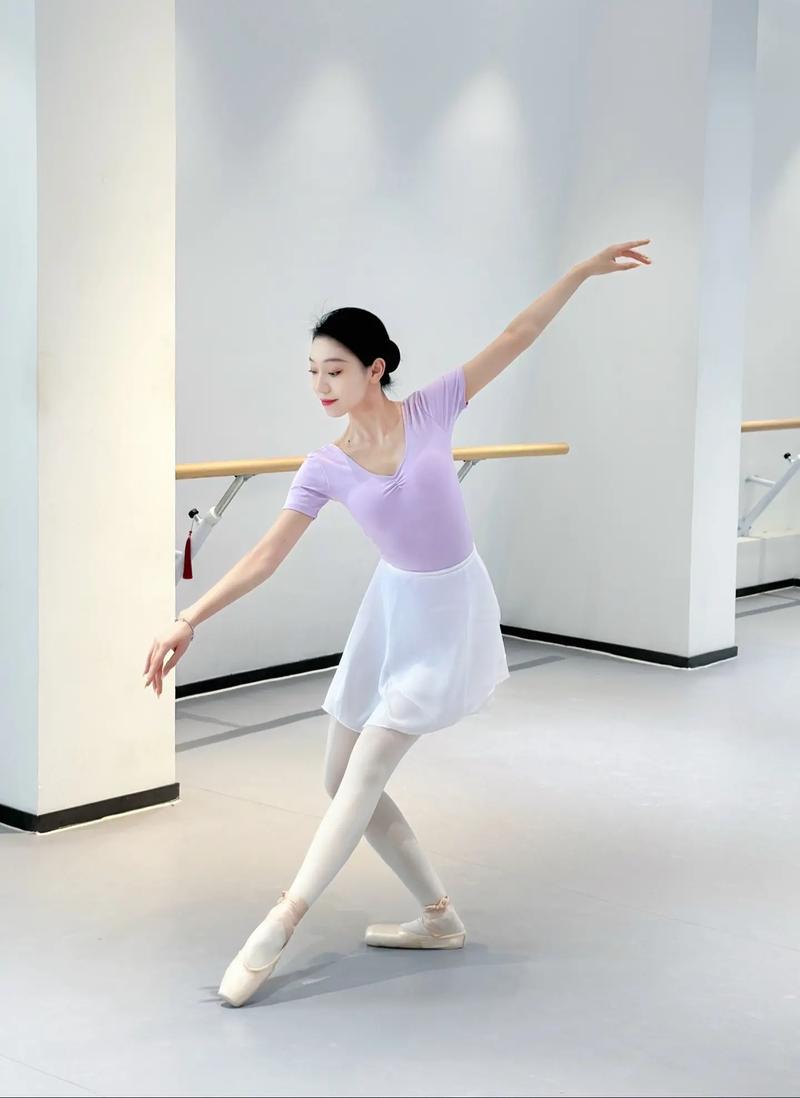 舞蹈艺考对服装有啥要求？-第1张图片-泰美艺术培训