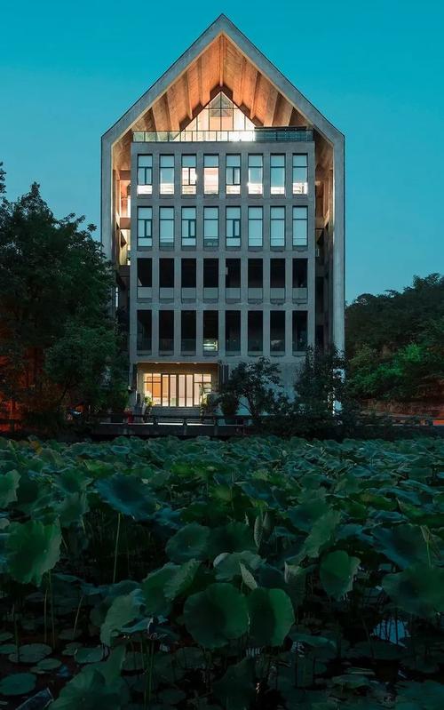 四川美术学院有什么特色专业？-第1张图片-泰美艺术培训