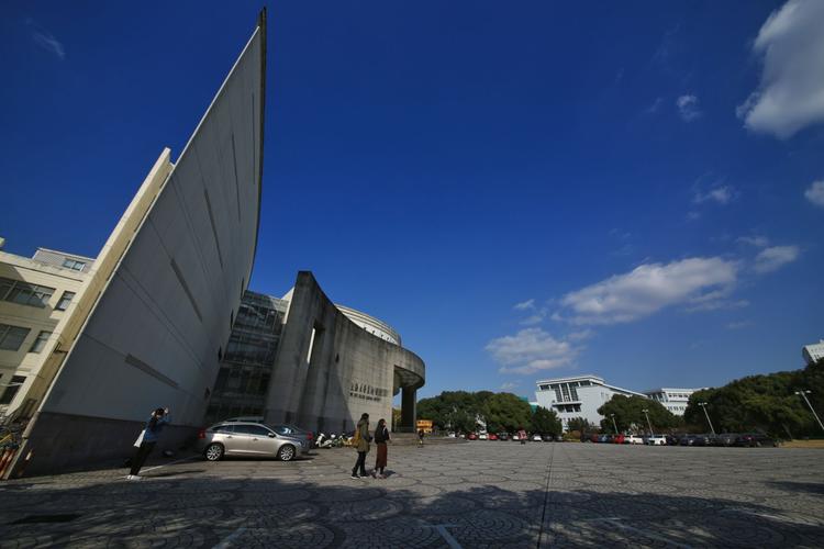 上海大学美术学院中专部有何特色或优势？-第3张图片-泰美艺术培训