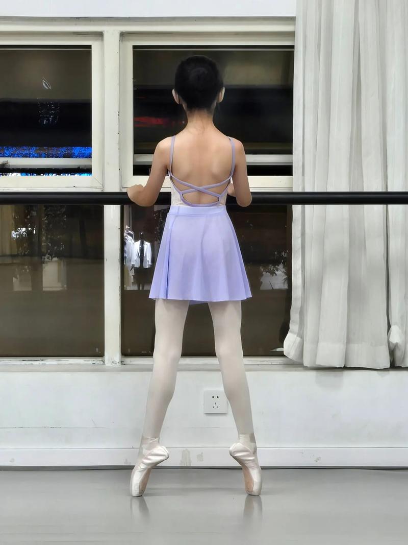 女孩学舞蹈受伤，是天赋不足还是训练不当？-第2张图片-泰美艺术培训