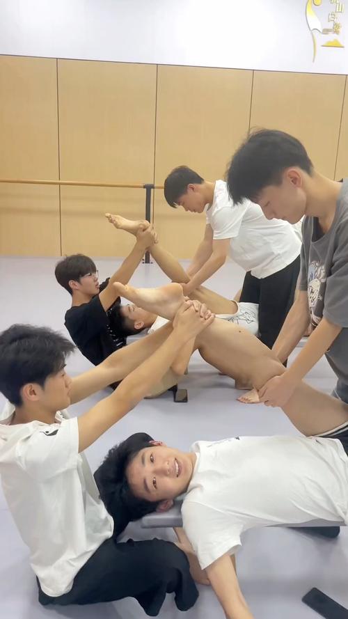 男生艺考适合跳什么舞？-第2张图片-泰美艺术培训