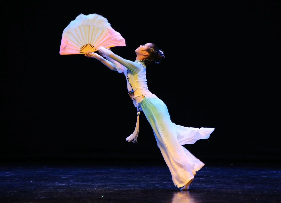 2025舞蹈校考考什么？艺考生如何备考？-第3张图片-泰美艺术培训