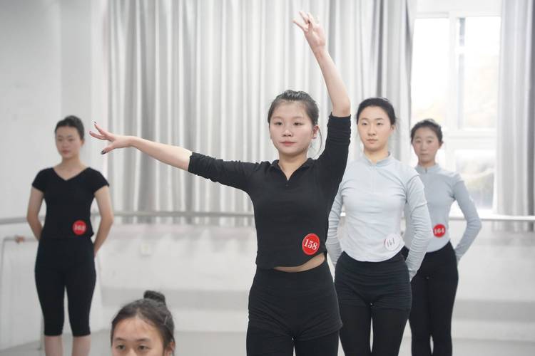 重庆舞蹈联考学校有哪些？-第1张图片-泰美艺术培训