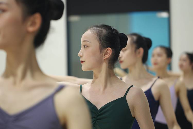 往年舞蹈艺考视频，考官看重哪些细节？-第3张图片-泰美艺术培训