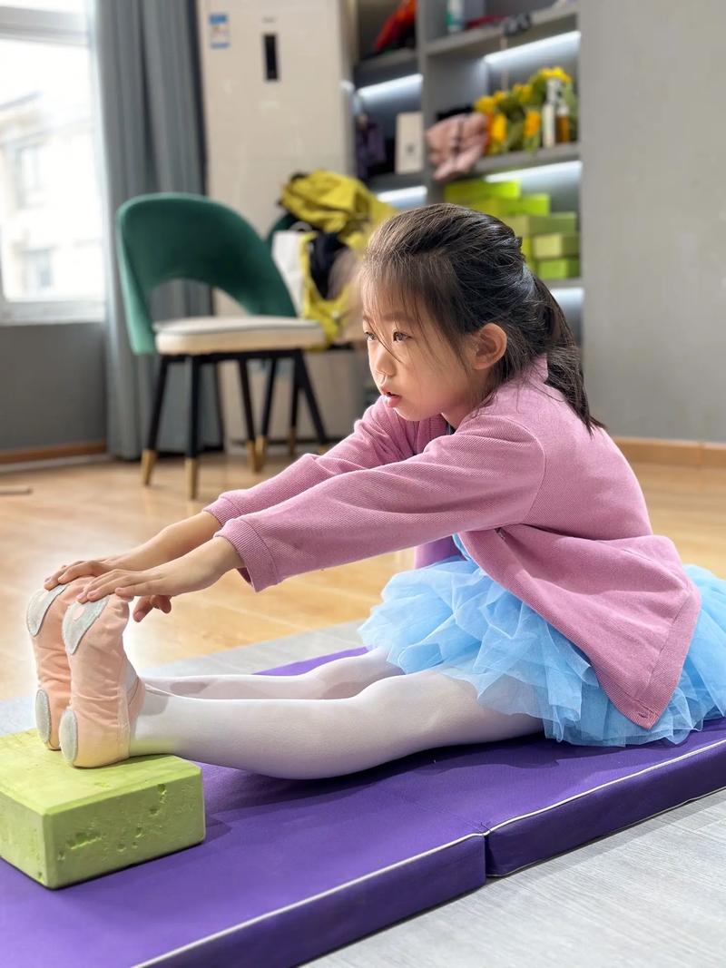 零基础跳舞可行吗？怎么学才有效？-第3张图片-泰美艺术培训