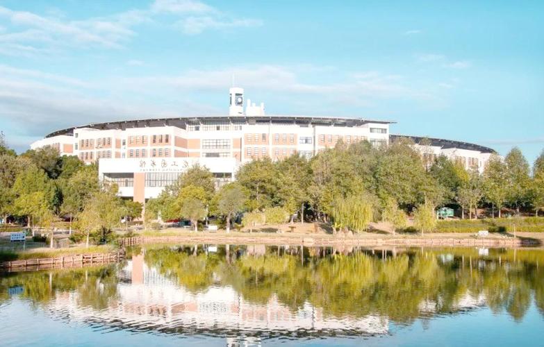 龙岩学院美术2025招生计划或新方向?-第3张图片-泰美艺术培训 龙岩学院美术2025招生计划或新方向?-第3张图片-泰美艺术培训