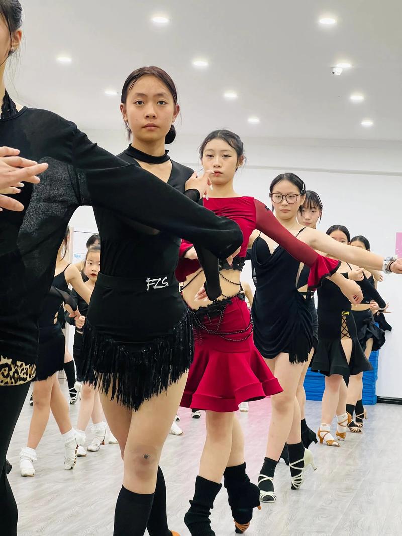 学舞蹈需先学基础吗？能直接学拉丁吗？-第1张图片-泰美艺术培训