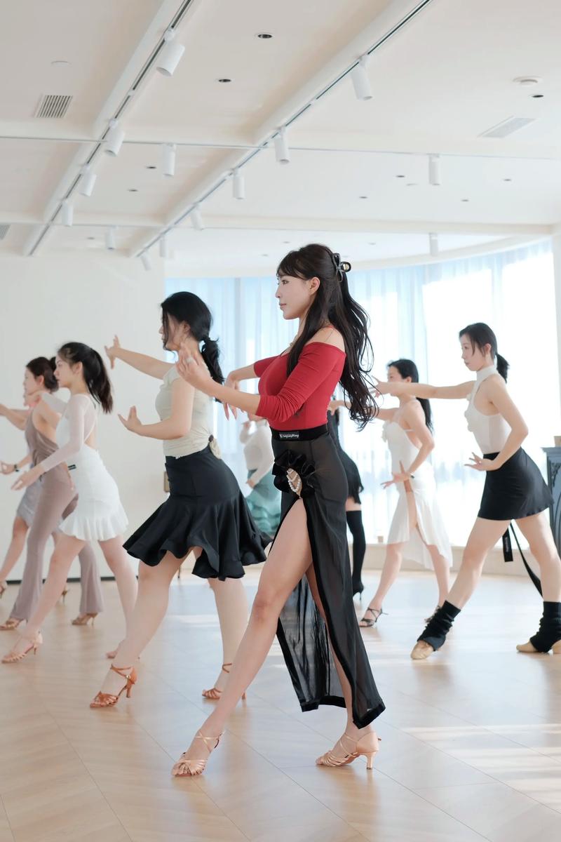 学舞蹈需先学基础吗？能直接学拉丁吗？-第3张图片-泰美艺术培训