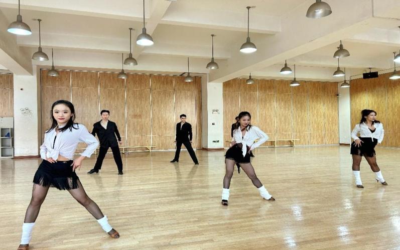 西安体育学院 体育舞蹈-第1张图片-泰美艺术培训