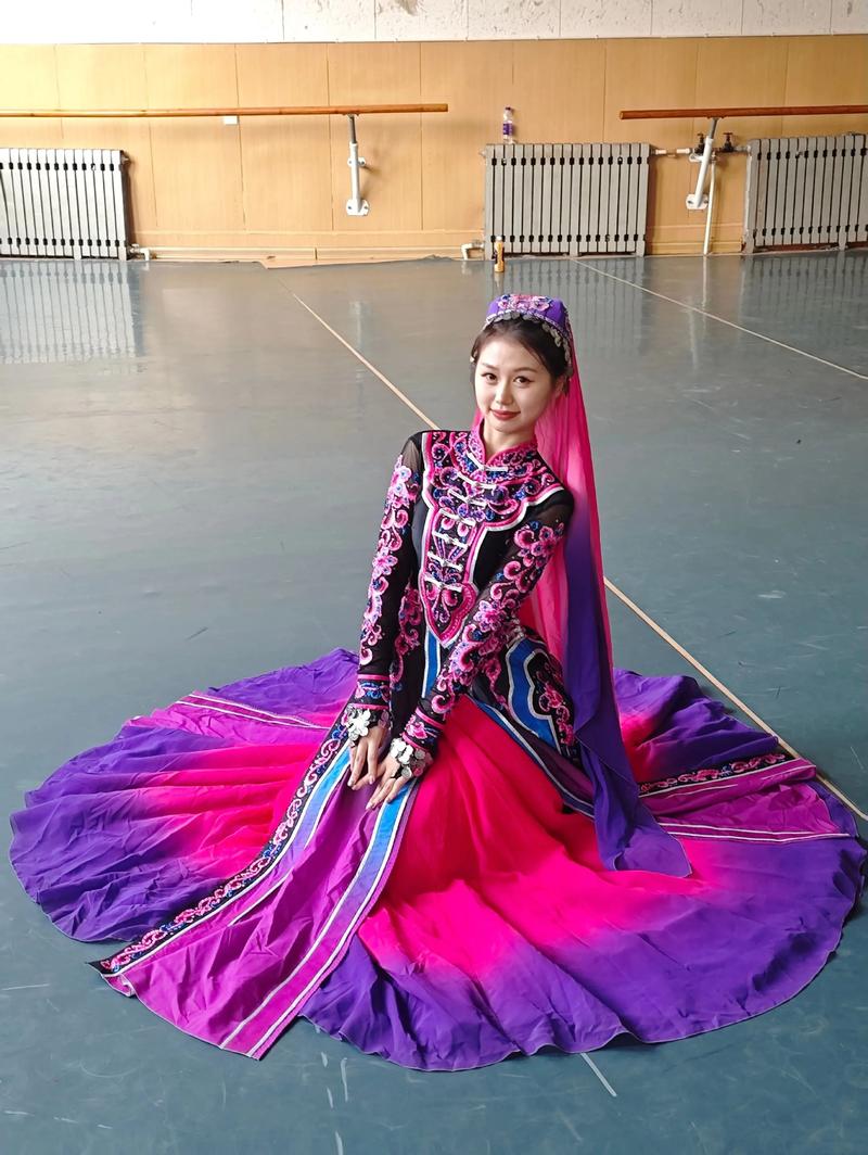 高考艺考维族舞蹈剧目-第1张图片-泰美艺术培训