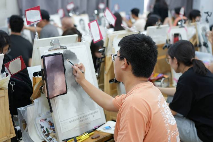 艺考美术老师培训学校如何选？-第1张图片-泰美艺术培训