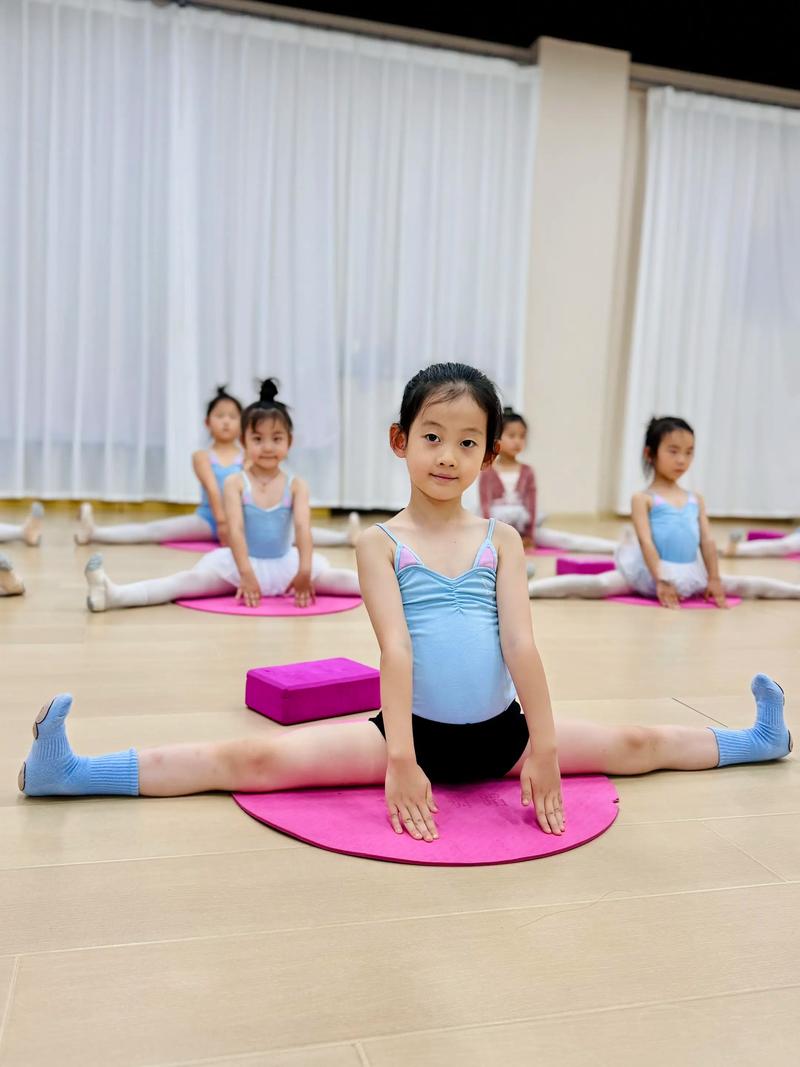 190身高适合学什么舞蹈？-第2张图片-泰美艺术培训