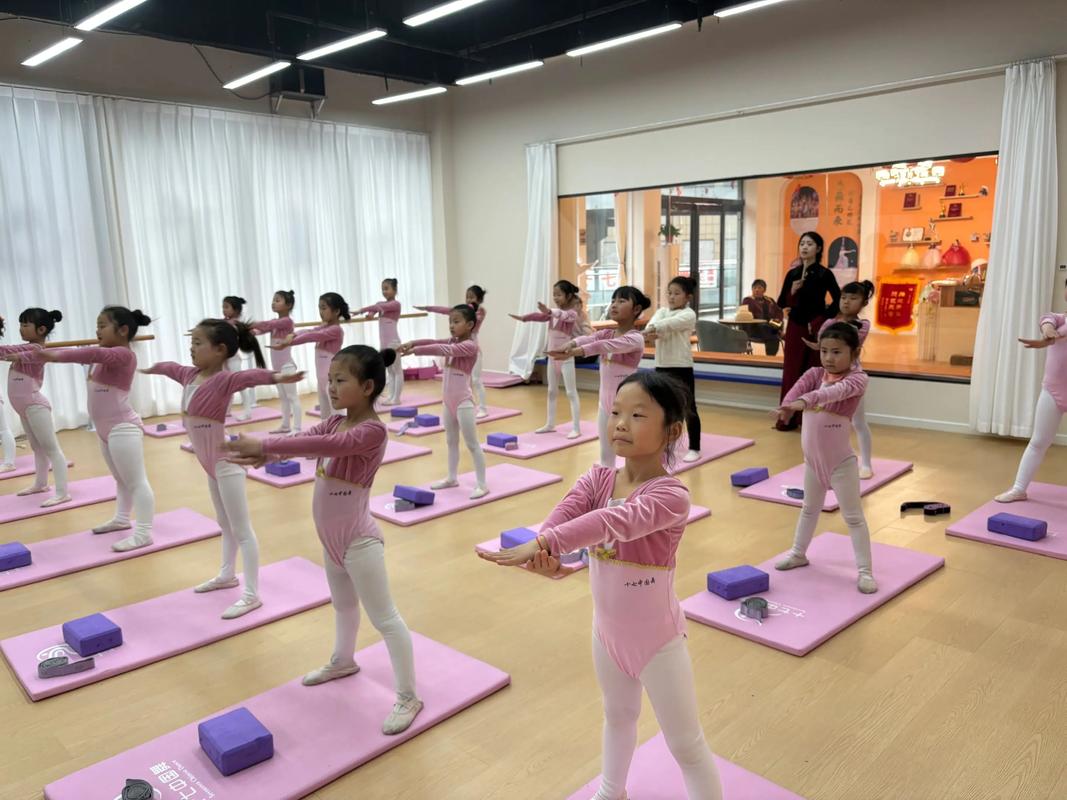 190身高适合学什么舞蹈?-第3张图片-泰美艺术培训 190身高适合学什么舞蹈?-第3张图片-泰美艺术培训